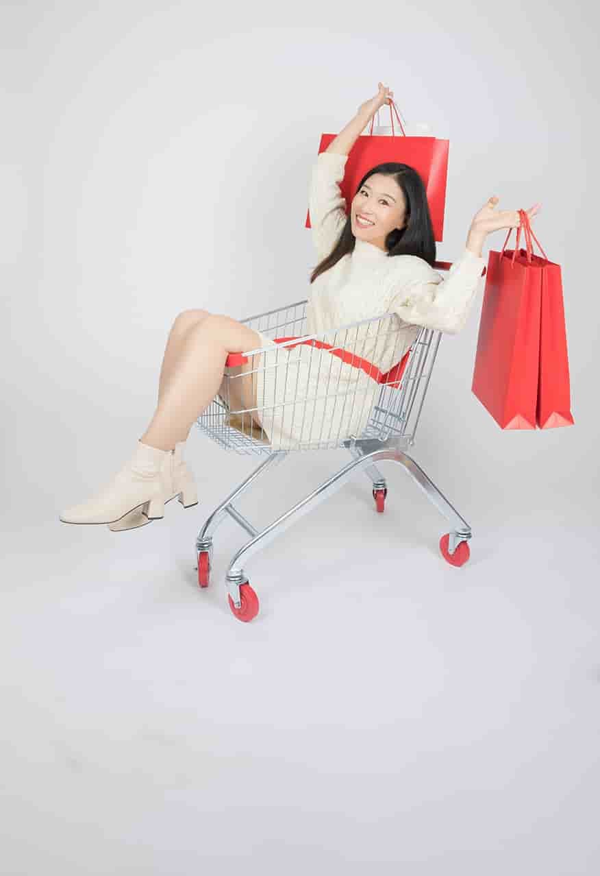 shopping girl sitting in a_1548256